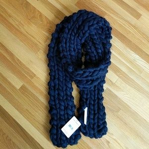 Free People chunky knit navy scarf